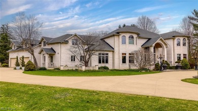 Situated on a beautiful private cul-de-sac in Moreland Hills - photo 3
