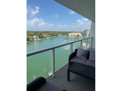 Wake up to breathtaking, unobstructed Intracoastal and Miami