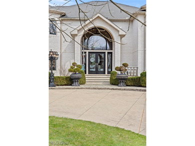 Situated on a beautiful private cul-de-sac in Moreland Hills - photo 6
