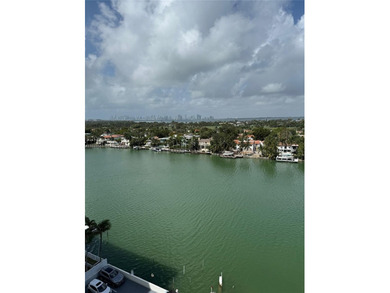 Wake up to breathtaking, unobstructed Intracoastal and Miami