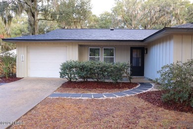 Beautifully renovated 3-bedroom, 2-bath ranch in the heart of - photo 4