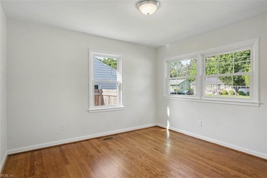 Outstanding, move right in 3 bedrooms, 2 baths rancher! Open - photo 26