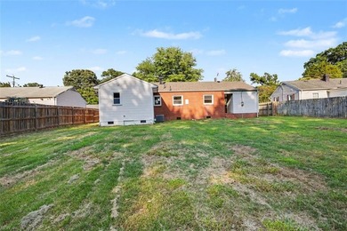 Outstanding, move right in 3 bedrooms, 2 baths rancher! Open - photo 31