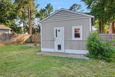 Outstanding, move right in 3 bedrooms, 2 baths rancher! Open - photo 33