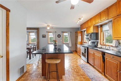 Welcome to this exceptional second-owner custom chalet-style - photo 5