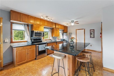 Welcome to this exceptional second-owner custom chalet-style - photo 8