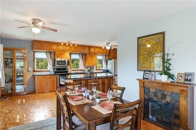 Welcome to this exceptional second-owner custom chalet-style - photo 9
