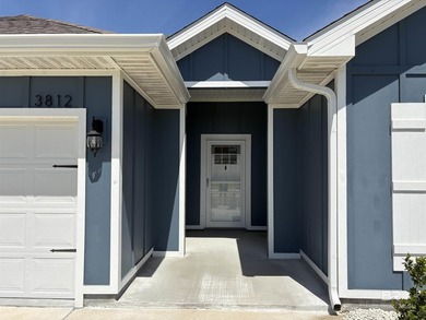 PRICE REDUCED + FRESH WHITE PAINT THROUGHOUT! If you toured this - photo 3