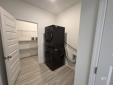 PRICE REDUCED + FRESH WHITE PAINT THROUGHOUT! If you toured this - photo 5