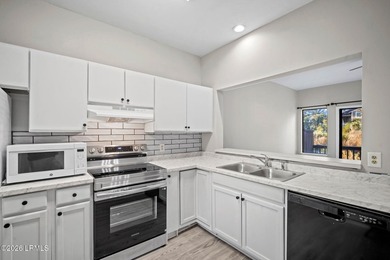 This villa has a bright, refreshed, move-in-ready feel with NEW - photo 1
