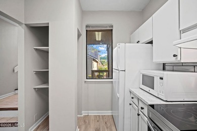 This villa has a bright, refreshed, move-in-ready feel with NEW - photo 7