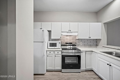 This villa has a bright, refreshed, move-in-ready feel with NEW - photo 8
