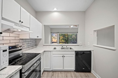 This villa has a bright, refreshed, move-in-ready feel with NEW - photo 9