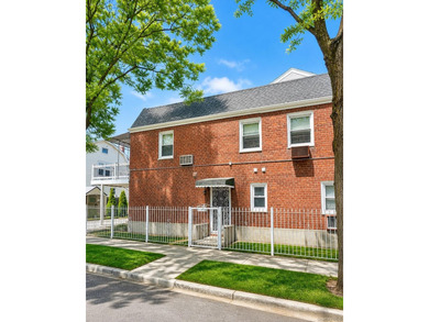 A duplex residence located in the prime center of Flushing. Each - photo 1