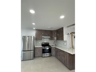 A duplex residence located in the prime center of Flushing. Each - photo 4