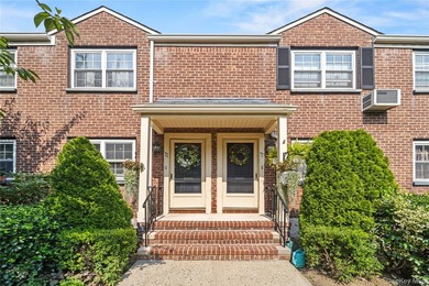 Welcome to this bright and inviting 1-bedroom garden-style co-op - photo 1