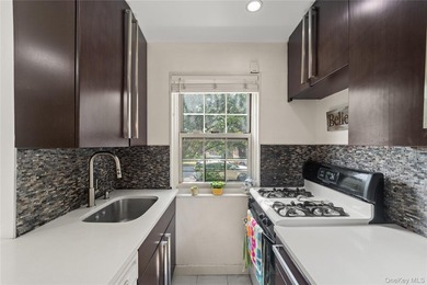 Welcome to this bright and inviting 1-bedroom garden-style co-op - photo 10