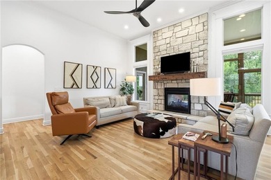 RARE OPPORTUNITY & PREMIER LOCATION! This stunning four-bedroom - photo 11