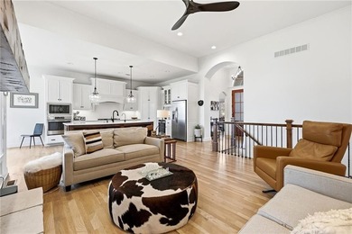 RARE OPPORTUNITY & PREMIER LOCATION! This stunning four-bedroom - photo 14