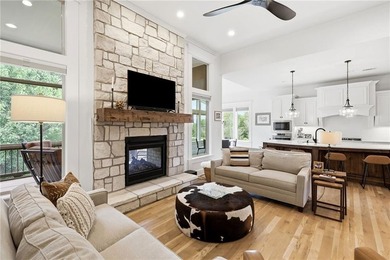RARE OPPORTUNITY & PREMIER LOCATION! This stunning four-bedroom - photo 15