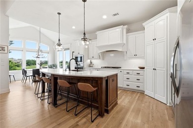 RARE OPPORTUNITY & PREMIER LOCATION! This stunning four-bedroom - photo 16