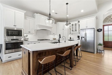 RARE OPPORTUNITY & PREMIER LOCATION! This stunning four-bedroom - photo 17