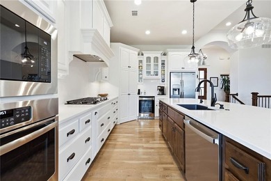 RARE OPPORTUNITY & PREMIER LOCATION! This stunning four-bedroom - photo 18