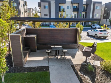 This modern 18-unit, Class A apartment building in rapidly - photo 18