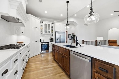 RARE OPPORTUNITY & PREMIER LOCATION! This stunning four-bedroom - photo 20