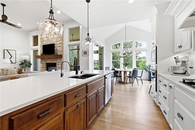 RARE OPPORTUNITY & PREMIER LOCATION! This stunning four-bedroom - photo 22