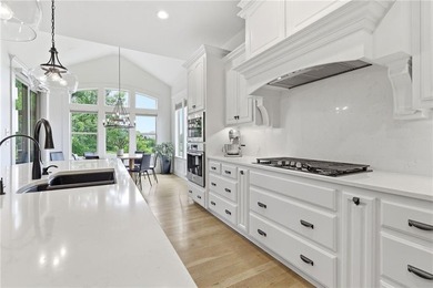 RARE OPPORTUNITY & PREMIER LOCATION! This stunning four-bedroom - photo 23