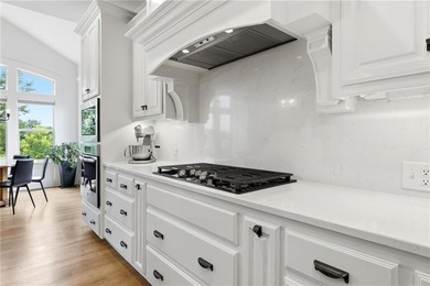 RARE OPPORTUNITY & PREMIER LOCATION! This stunning four-bedroom - photo 25