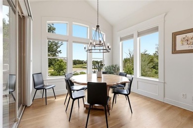 RARE OPPORTUNITY & PREMIER LOCATION! This stunning four-bedroom - photo 27