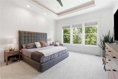 RARE OPPORTUNITY & PREMIER LOCATION! This stunning four-bedroom - photo 28