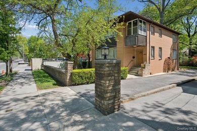 Prime Riverdale Single-Family Home | 5 Bedrooms | Driveway | - photo 1