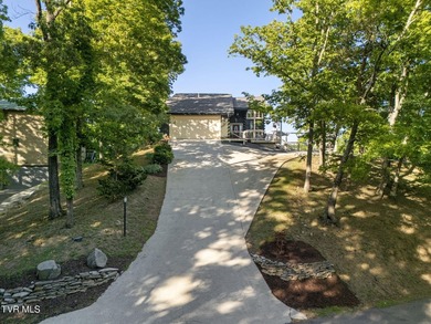Welcome to this stunning cabin-style modern home offering - photo 2