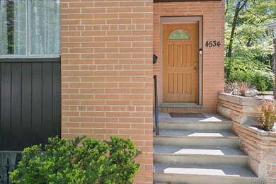 Prime Riverdale Single-Family Home | 5 Bedrooms | Driveway | - photo 3
