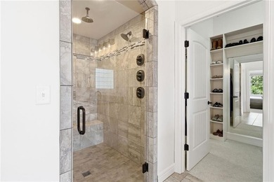 RARE OPPORTUNITY & PREMIER LOCATION! This stunning four-bedroom - photo 34