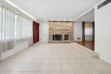 Prime Riverdale Single-Family Home | 5 Bedrooms | Driveway | - photo 7