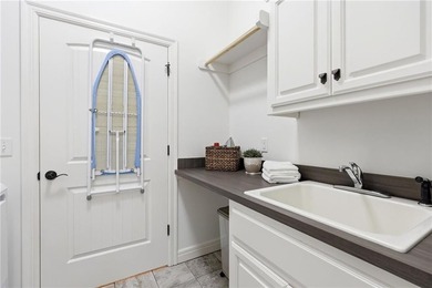 RARE OPPORTUNITY & PREMIER LOCATION! This stunning four-bedroom - photo 38