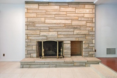 Prime Riverdale Single-Family Home | 5 Bedrooms | Driveway | - photo 9