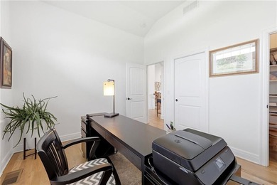 RARE OPPORTUNITY & PREMIER LOCATION! This stunning four-bedroom - photo 40