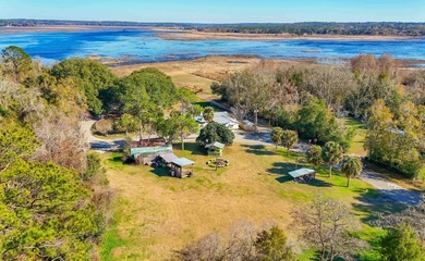 Turn-key waterfront restaurant opportunity on Lake Jackson. This - photo 5