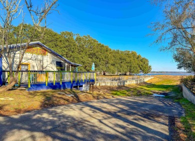 Turn-key waterfront restaurant opportunity on Lake Jackson. This - photo 6