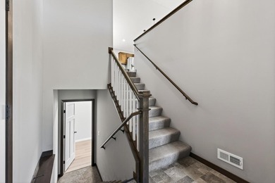 Space to spread out, a backyard you'll love, and a location - photo 4