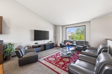 Space to spread out, a backyard you'll love, and a location - photo 6
