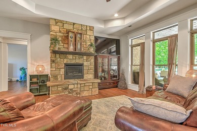 Back on the Market at no fault of house or Sellers. Luxury - photo 5