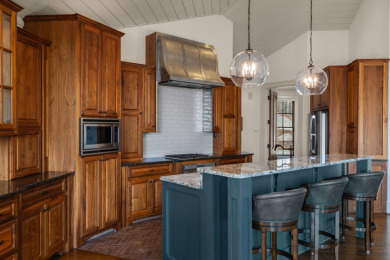 Refined Lakeside Living in this Exceptional Custom Built Home - photo 13