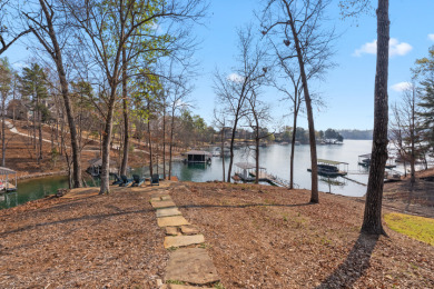 Refined Lakeside Living in this Exceptional Custom Built Home - photo 8