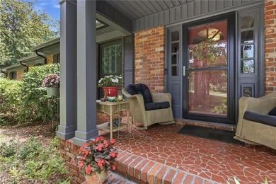 FLAWLESSLY updated 4 sided brick ranch on a GORGEOUS level lot - photo 3